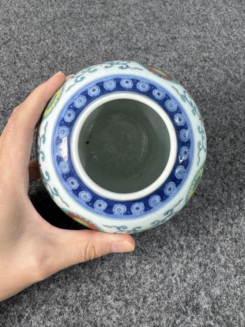 清乾隆 鬥彩團菊紋罐 - 图11