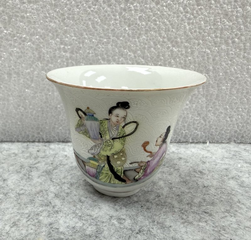 清道光 白地軋道粉彩獻壽圖鈴鐺杯 - 图3