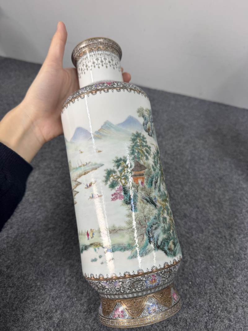 民國 粉彩山水人物紋瓶一對 - 图12