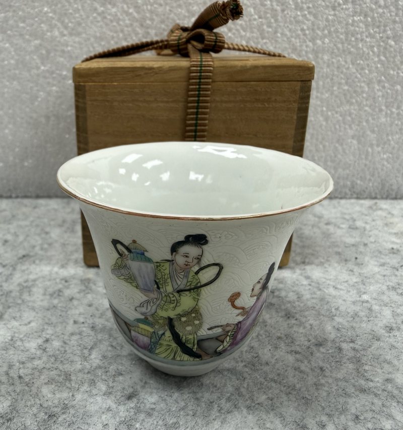 清道光 白地軋道粉彩獻壽圖鈴鐺杯 - 图4