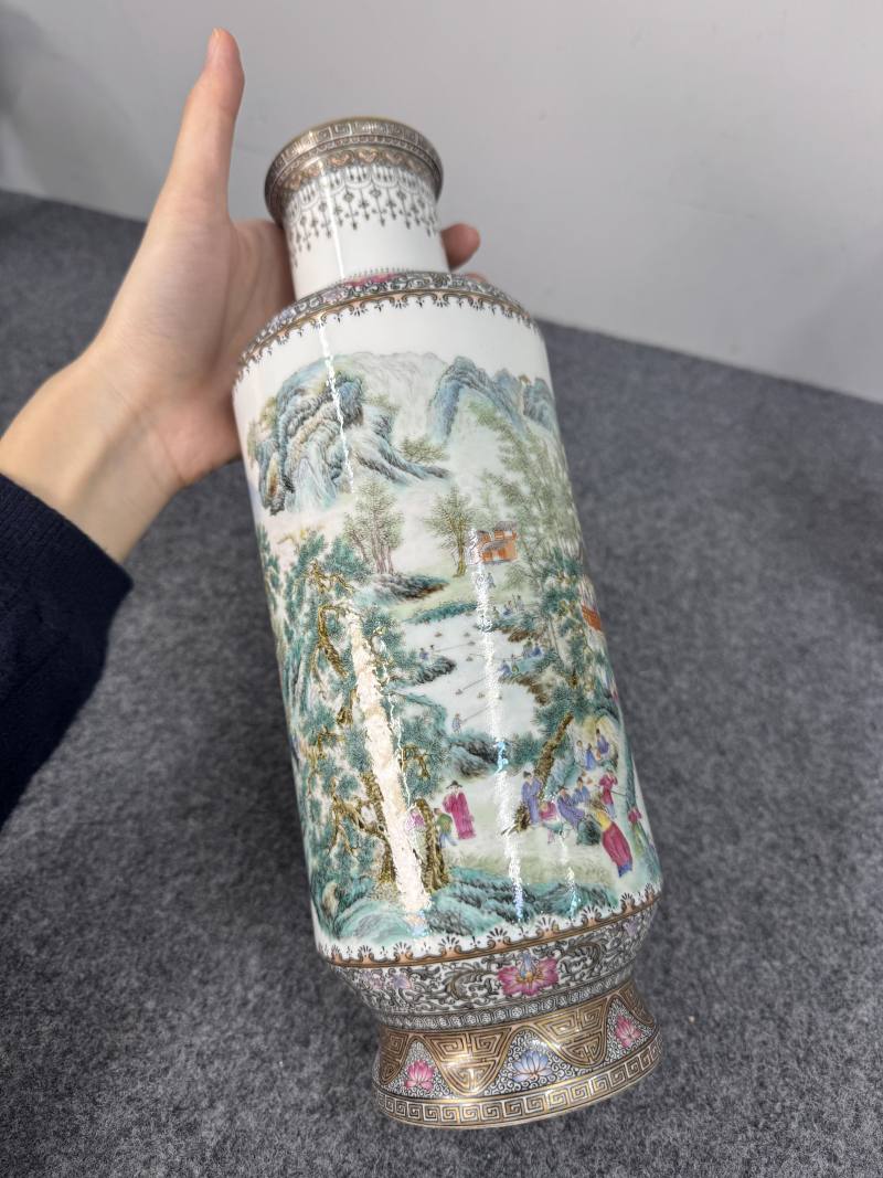 民國 粉彩山水人物紋瓶一對 - 图13