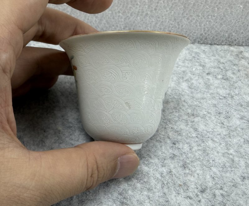 清道光 白地軋道粉彩獻壽圖鈴鐺杯 - 图5