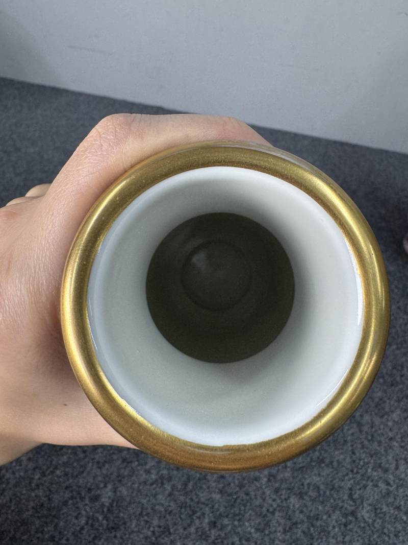 民國 粉彩山水人物紋瓶一對 - 图14