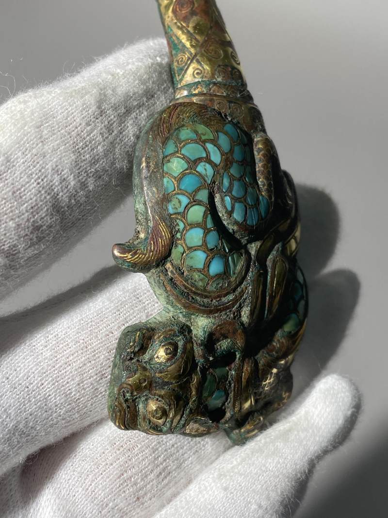 銅錯金螭虎紋嵌綠松石帶鉤 - 图7