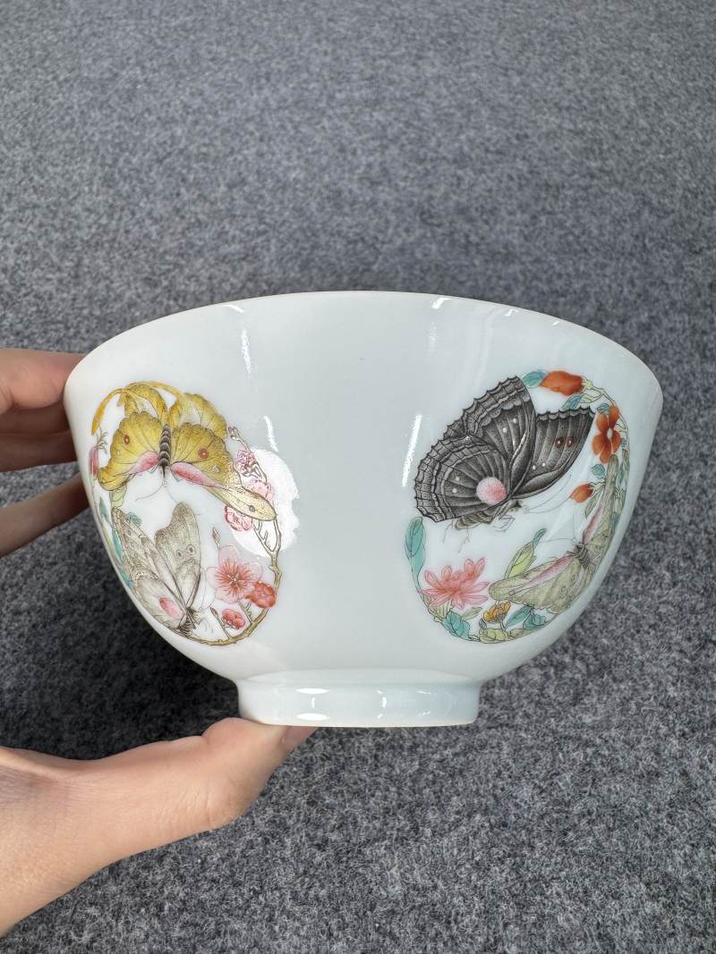 清雍正 粉彩團蝶紋碗 - 图4
