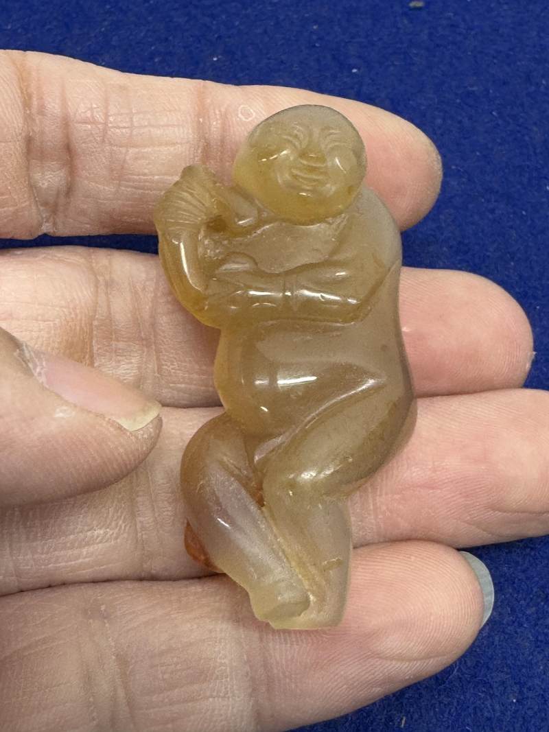 玉胡人、玉人和瑪瑙童子持靈芝各一件 - 图27