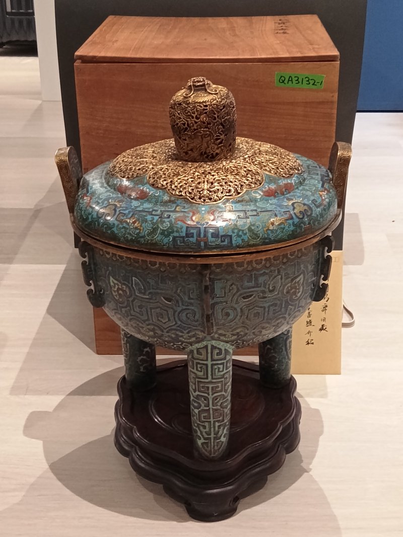清乾隆掐絲琺瑯鎏金雲龍鈕饕餮紋圓鼎 - 图5