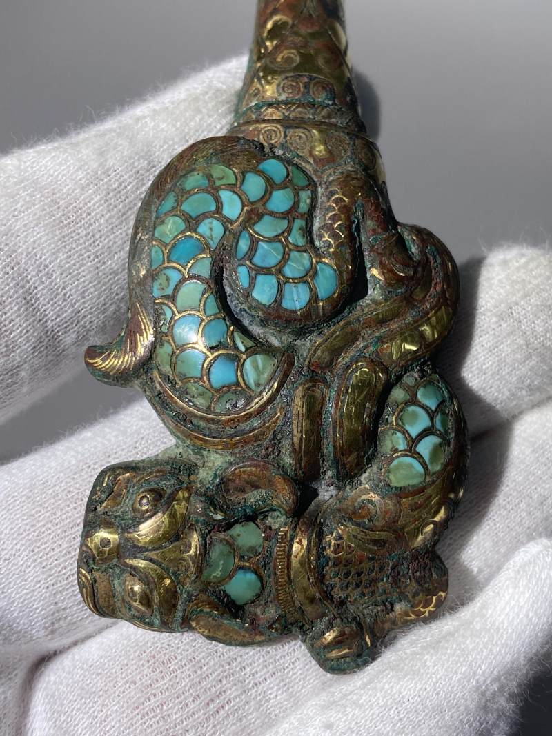 銅錯金螭虎紋嵌綠松石帶鉤 - 图8