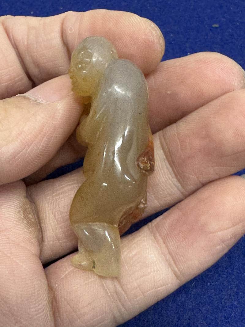 玉胡人、玉人和瑪瑙童子持靈芝各一件 - 图28