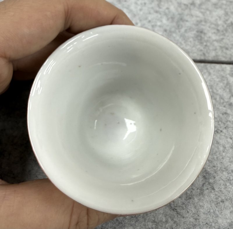 清道光 白地軋道粉彩獻壽圖鈴鐺杯 - 图6
