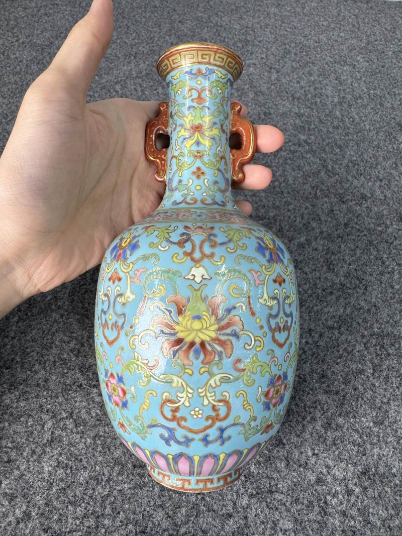 清乾隆 松石綠地粉彩纏枝花卉紋瓶 - 图5