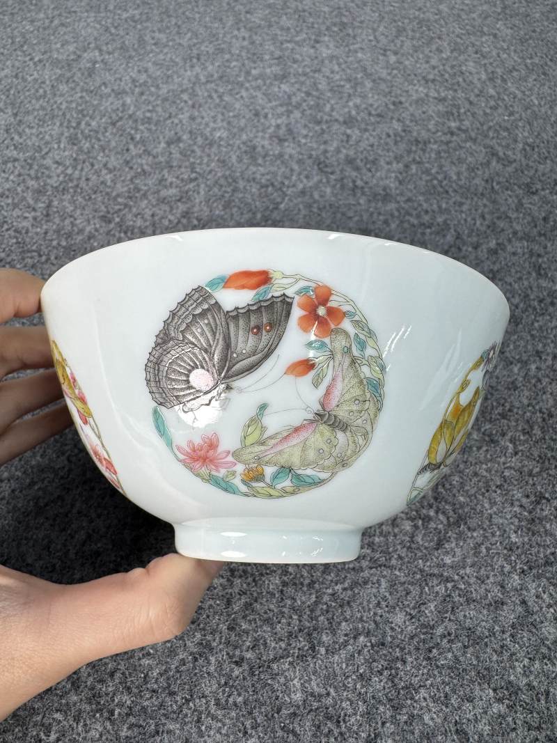 清雍正 粉彩團蝶紋碗 - 图5