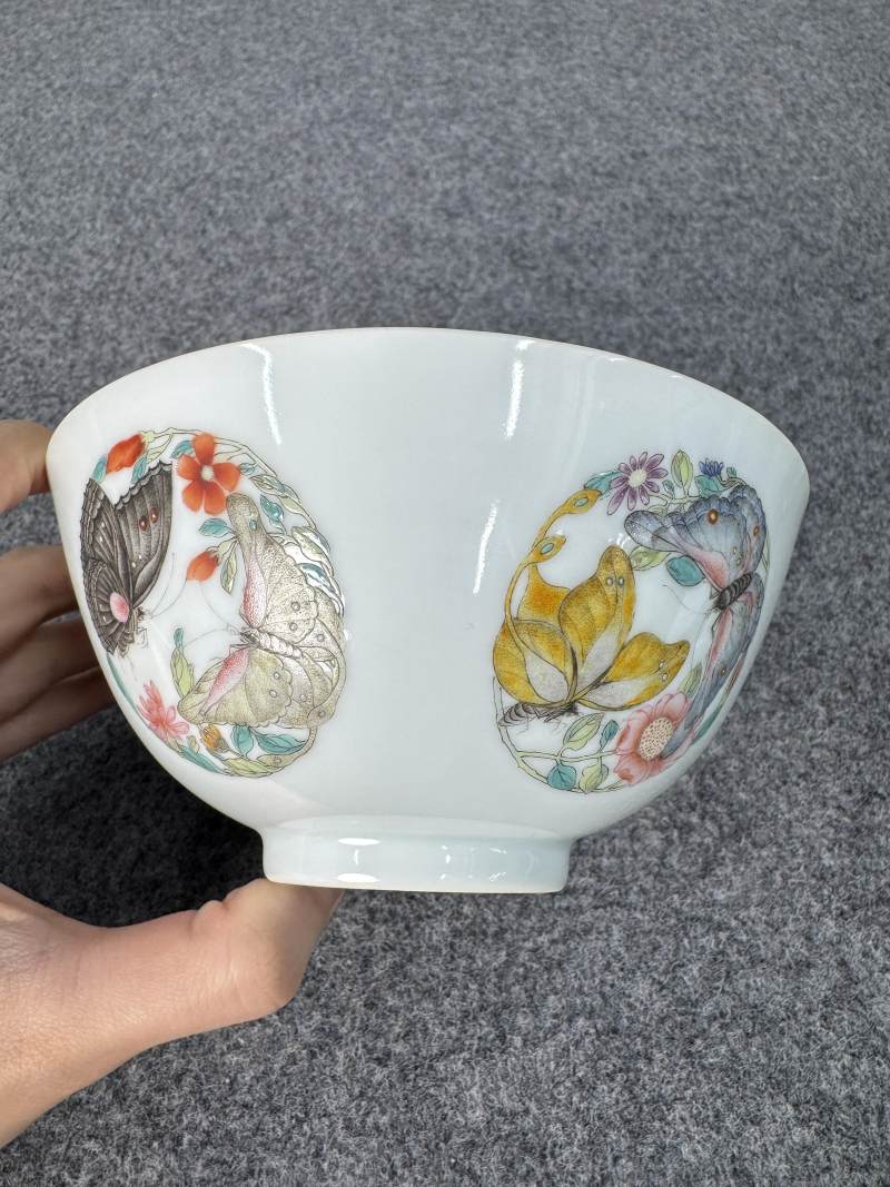 清雍正 粉彩團蝶紋碗 - 图6