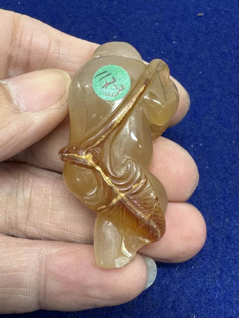 玉胡人、玉人和瑪瑙童子持靈芝各一件 - 图29
