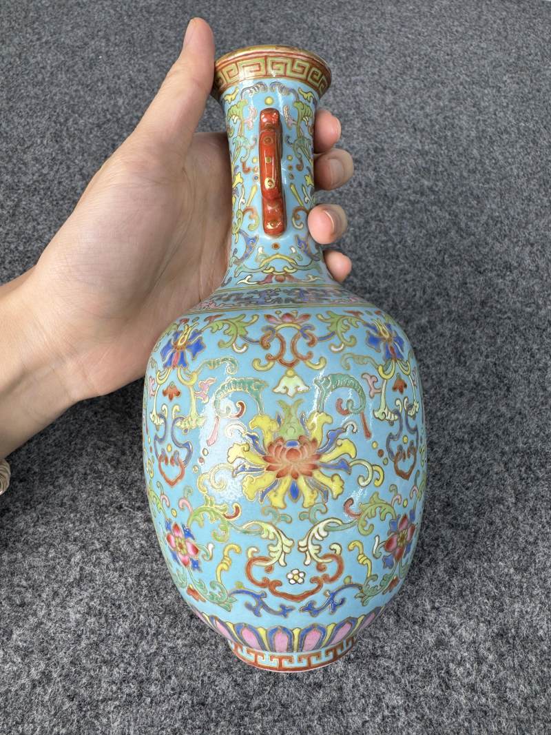 清乾隆 松石綠地粉彩纏枝花卉紋瓶 - 图6