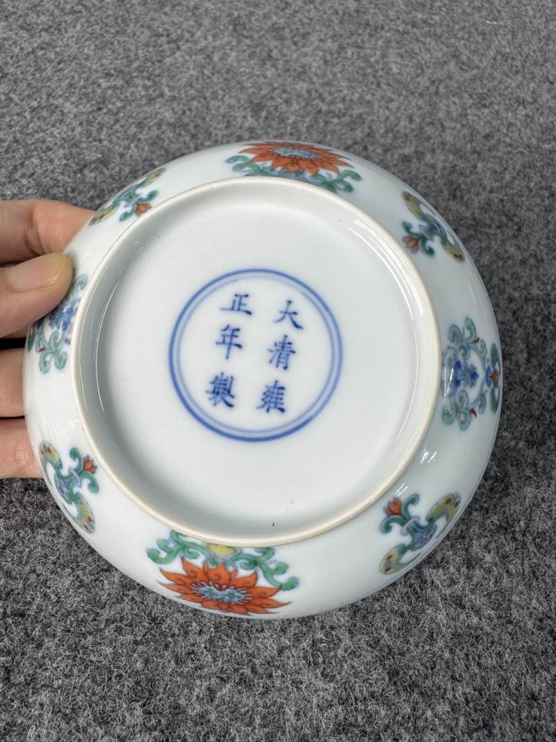 清雍正 鬥彩西番蓮紋盤一對 - 图17