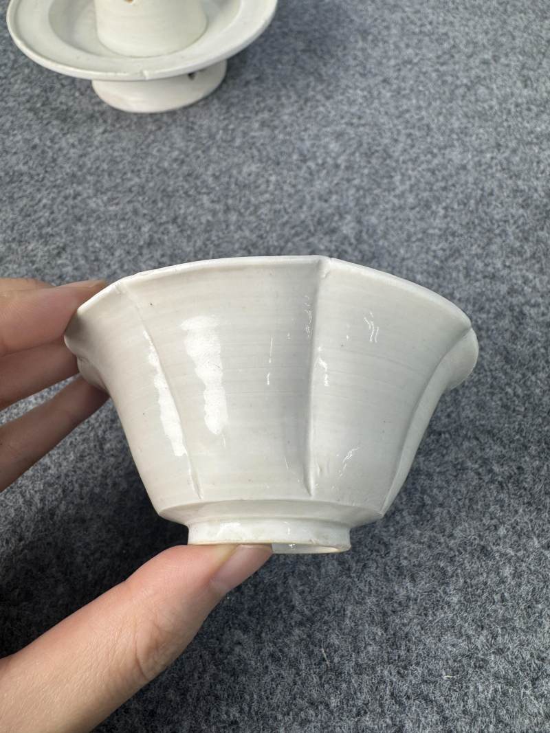 定窯系白釉花口盞及盞托 - 图3