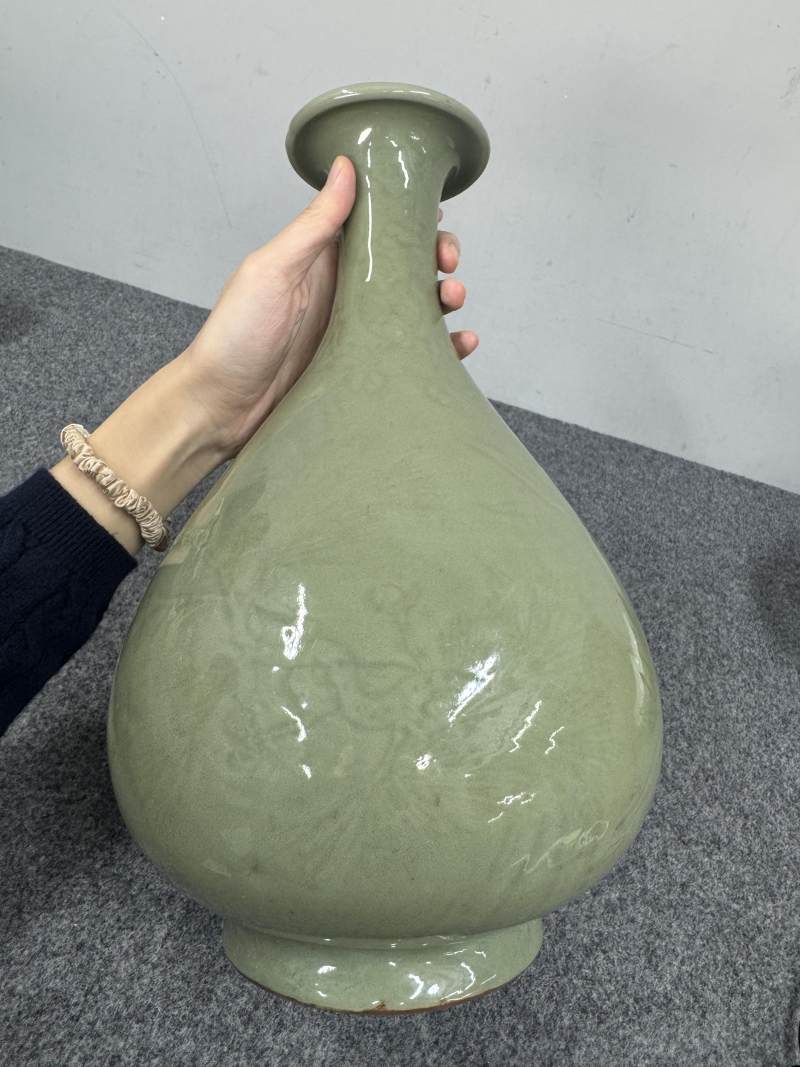 明早期 龍泉窯青釉「歲寒三友」玉壺春瓶 - 图7