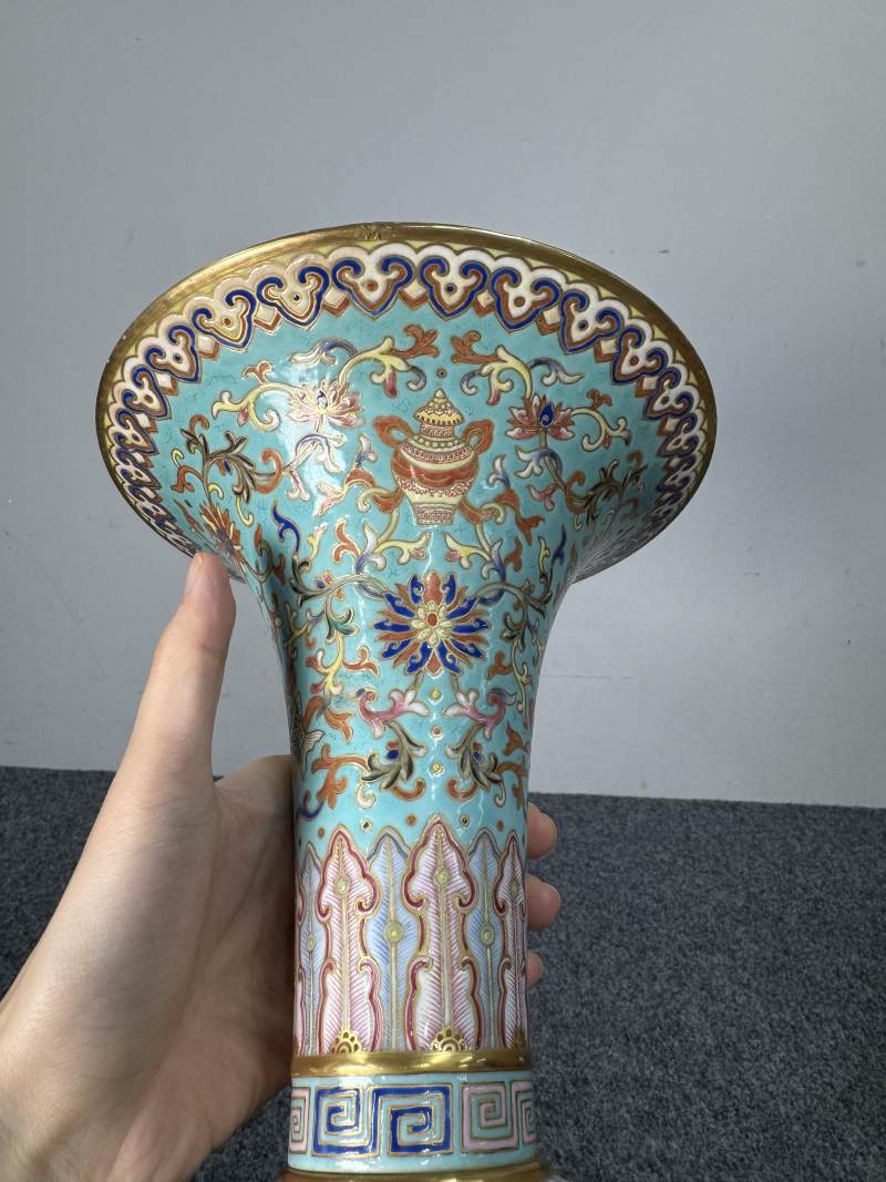 清乾隆 松石綠地粉彩八寶紋花觚 - 图12