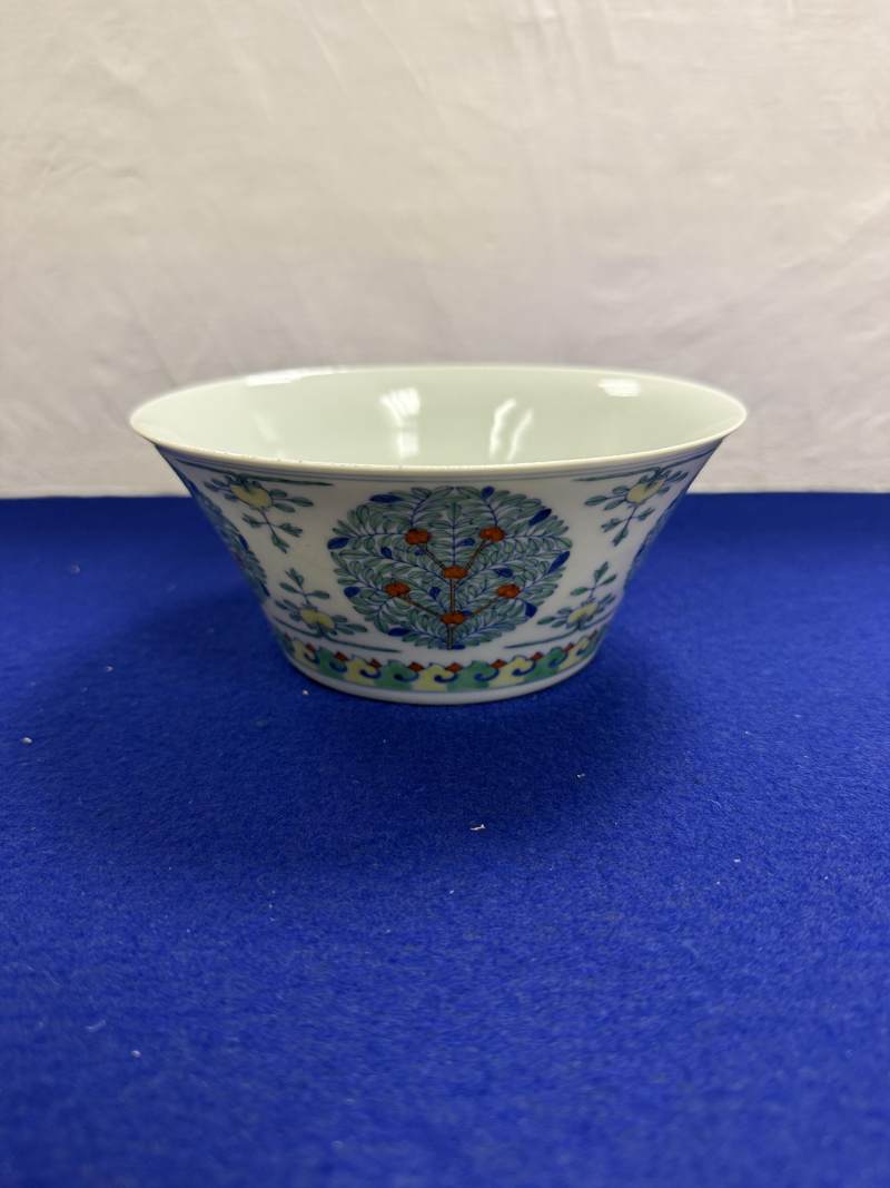 清嘉慶 鬥彩團花紋馬蹄碗 - 图2