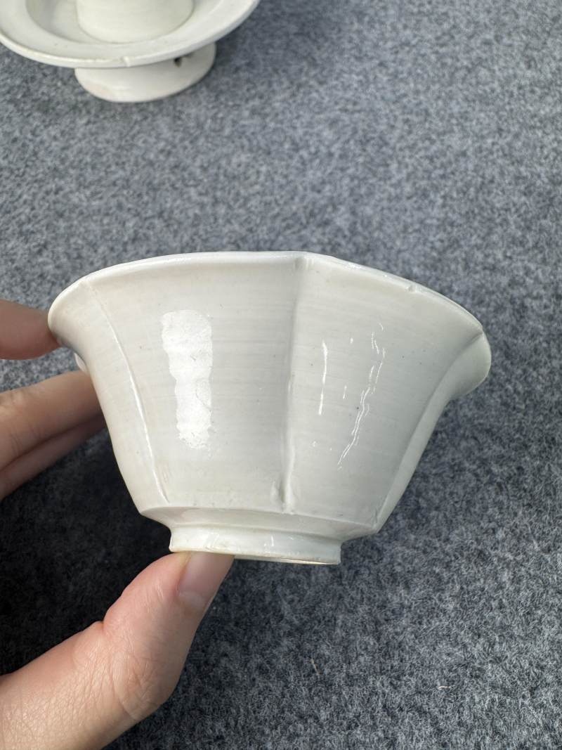 定窯系白釉花口盞及盞托 - 图4