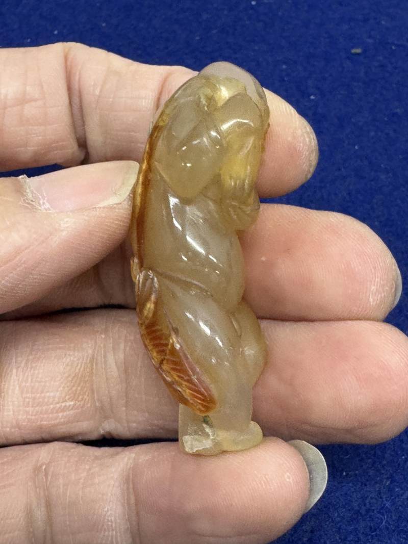 玉胡人、玉人和瑪瑙童子持靈芝各一件 - 图30