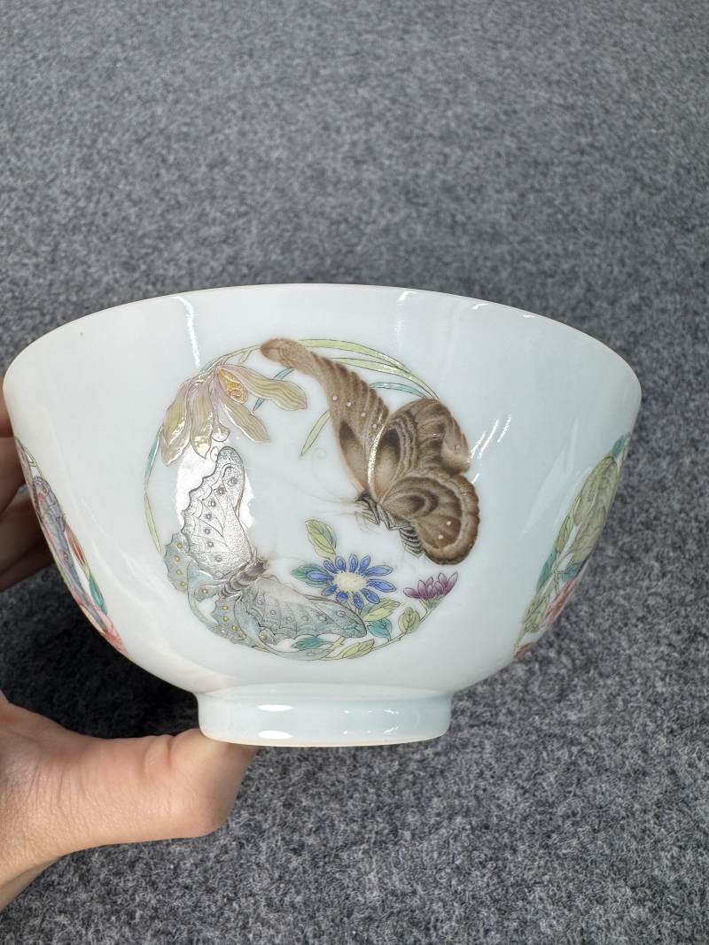 清雍正 粉彩團蝶紋碗 - 图9
