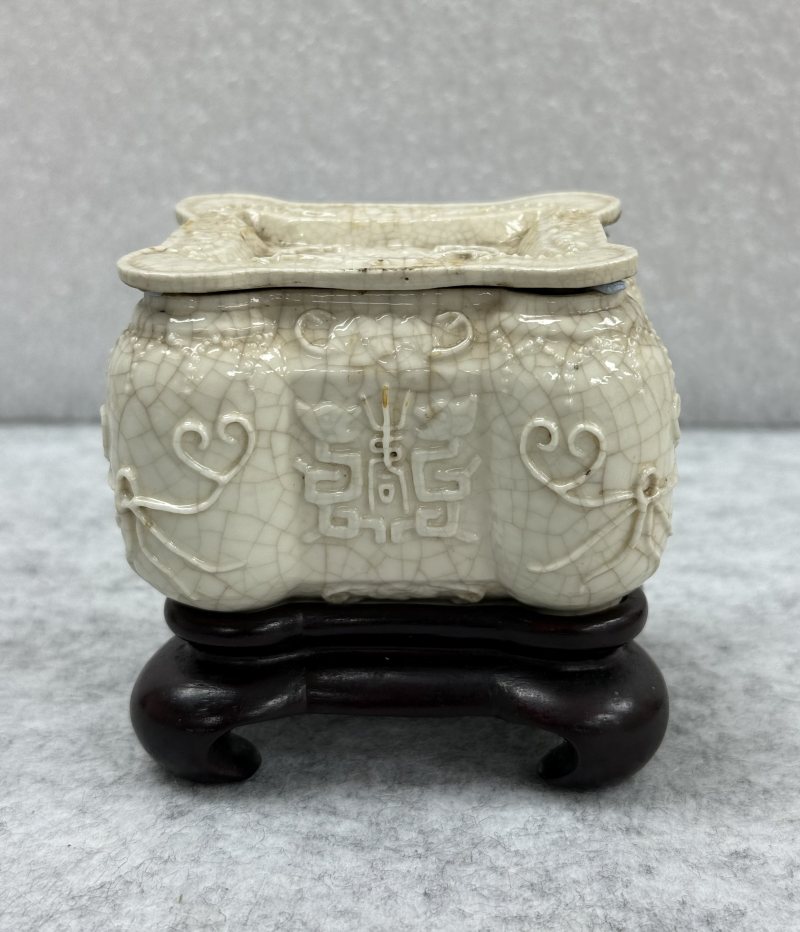 清 仿定白釉蓋盒、瓶一組 - 图3