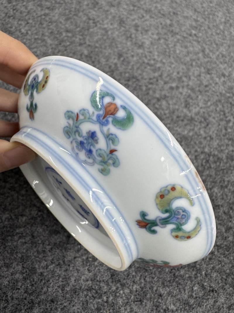 清雍正 鬥彩西番蓮紋盤一對 - 图19