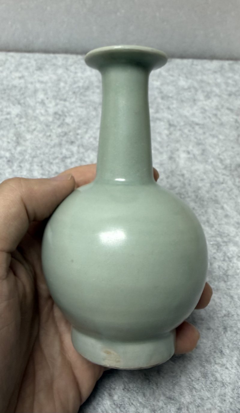 南宋龍泉窯青釉長頸盤口瓶 - 图3