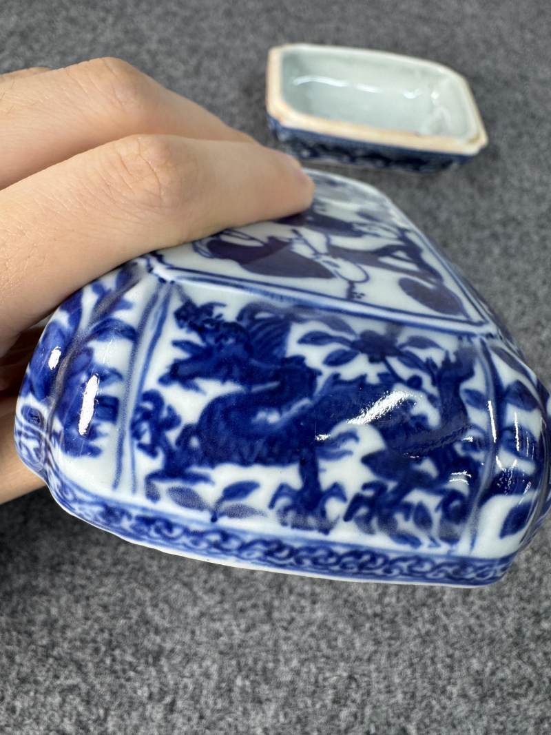 明萬曆 青花嬰戲龍紋蓋盒 - 图12