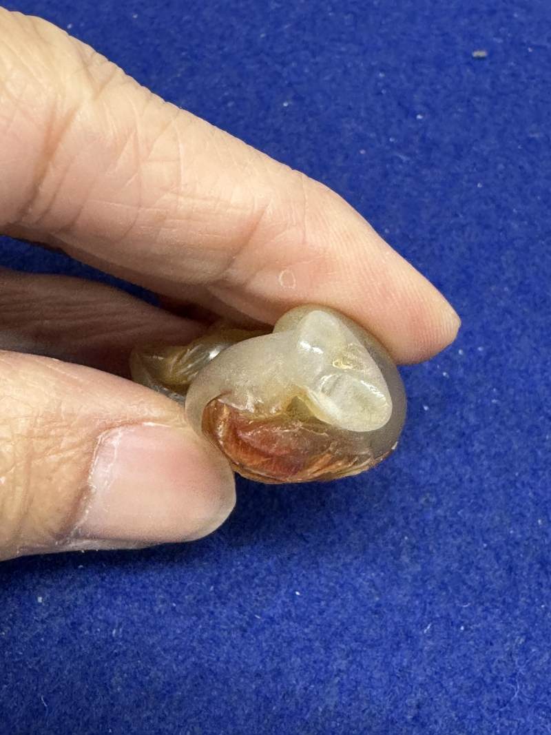 玉胡人、玉人和瑪瑙童子持靈芝各一件 - 图32