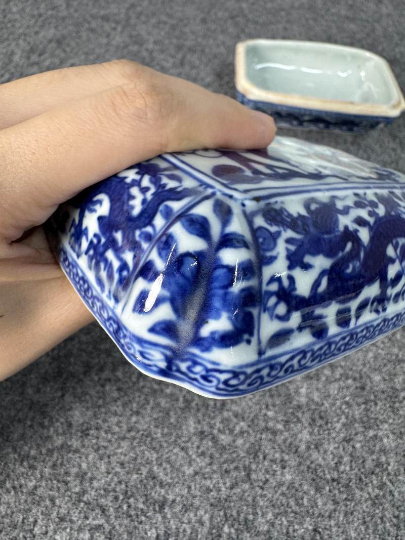 明萬曆 青花嬰戲龍紋蓋盒 - 图13