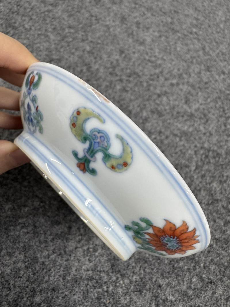 清雍正 鬥彩西番蓮紋盤一對 - 图20
