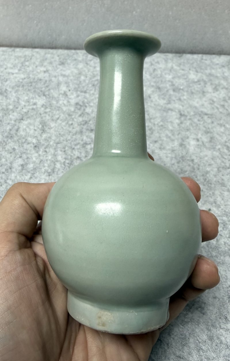 南宋龍泉窯青釉長頸盤口瓶 - 图4