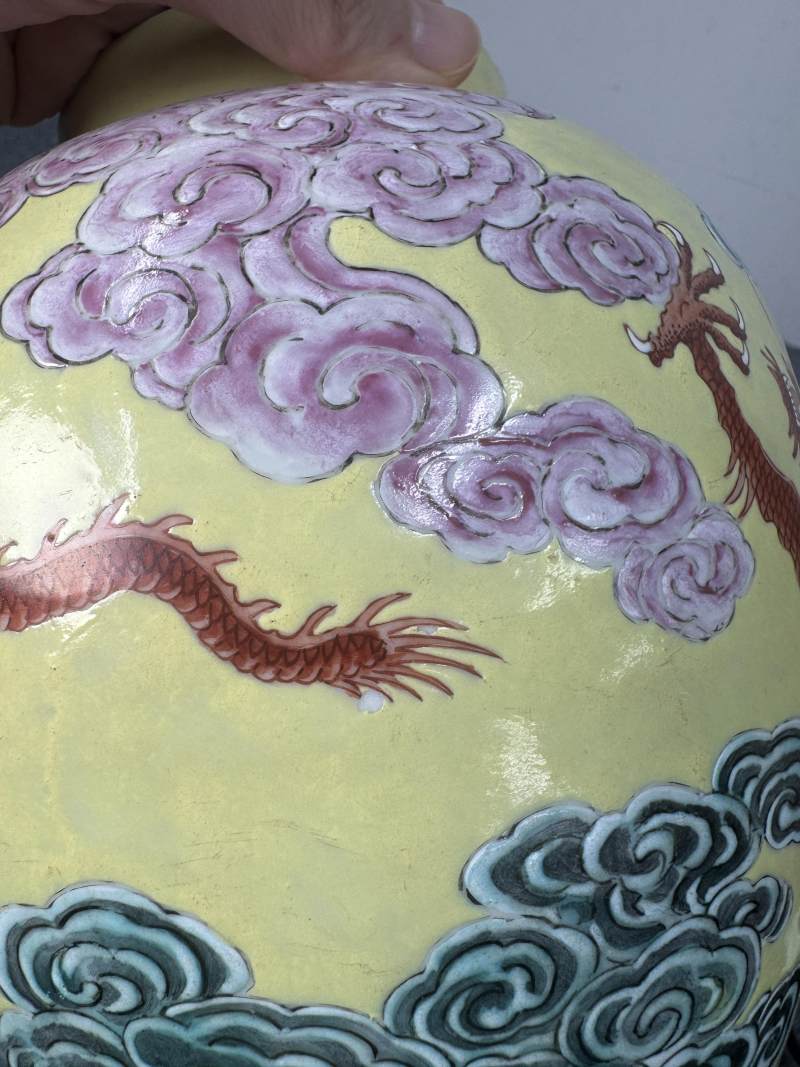 清乾隆 黃地粉彩雲龍紋罐 - 图9