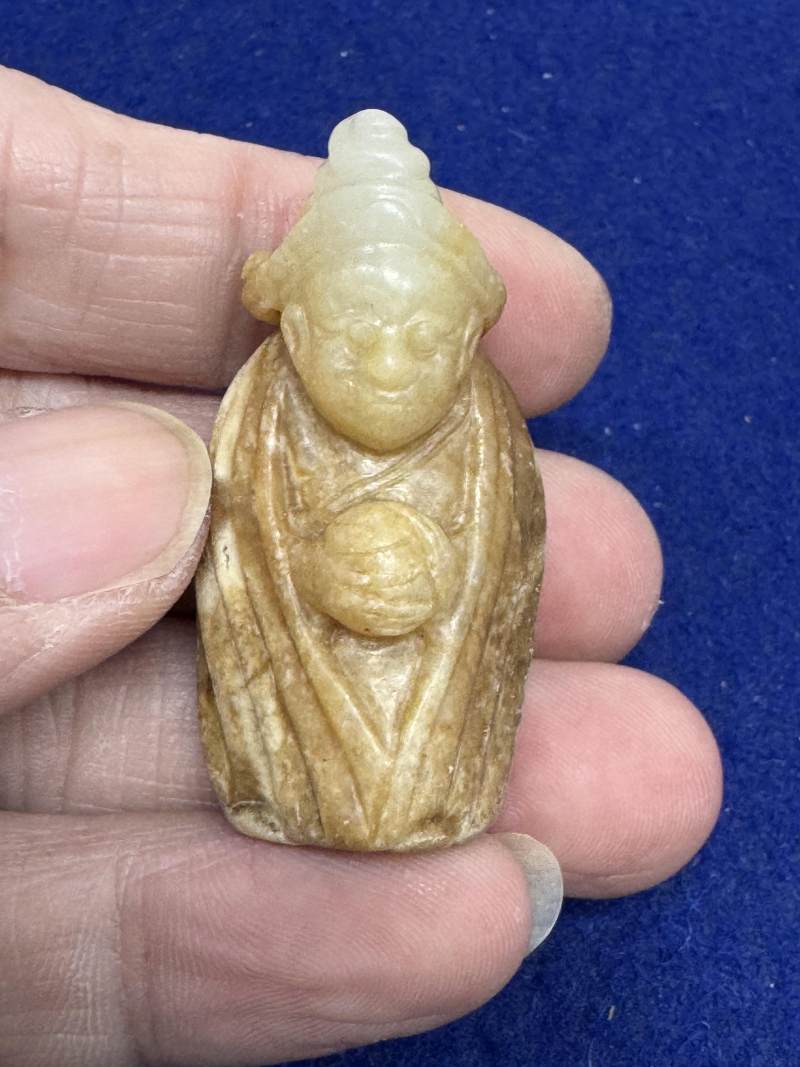 玉胡人、玉人和瑪瑙童子持靈芝各一件 - 图33