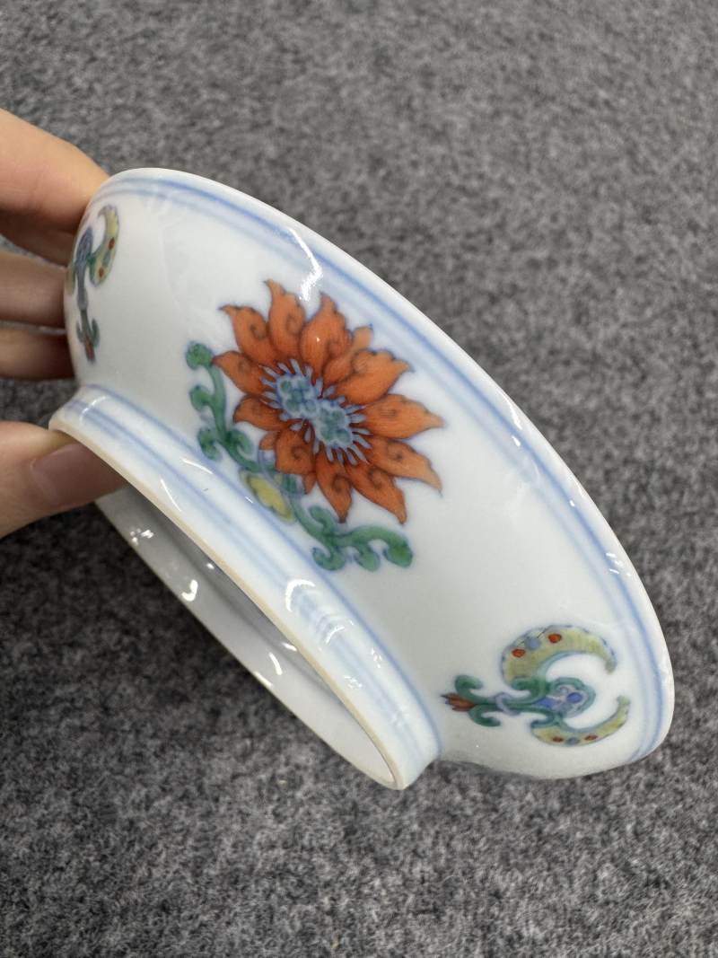 清雍正 鬥彩西番蓮紋盤一對 - 图21