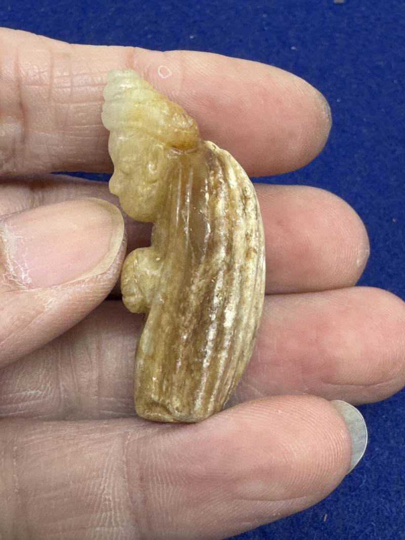 玉胡人、玉人和瑪瑙童子持靈芝各一件 - 图34