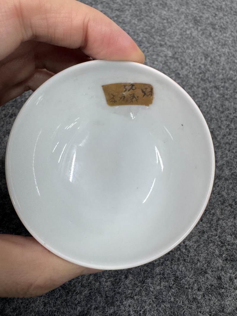 清雍正 珊瑚紅地開光洋彩花卉紋杯 - 图8