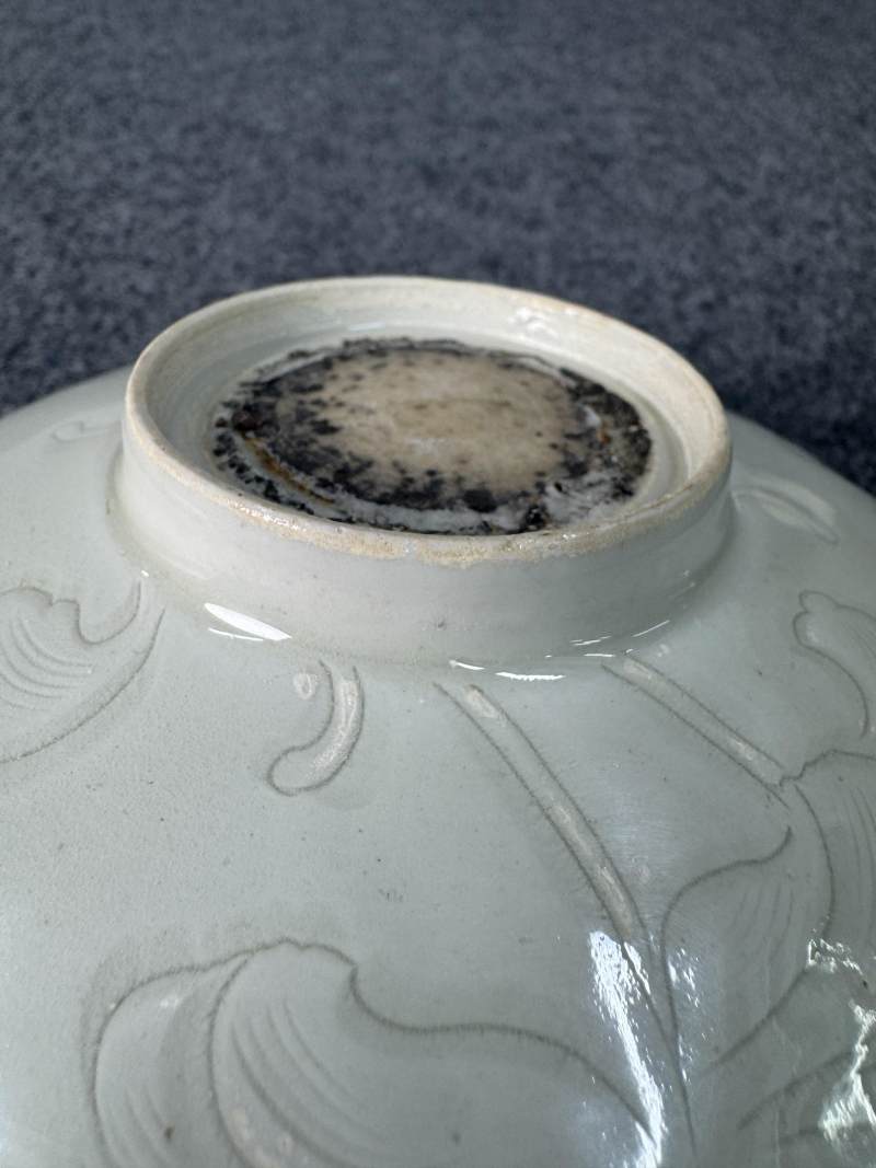 青白釉內螭龍紋外牡丹紋花口碗 - 图13