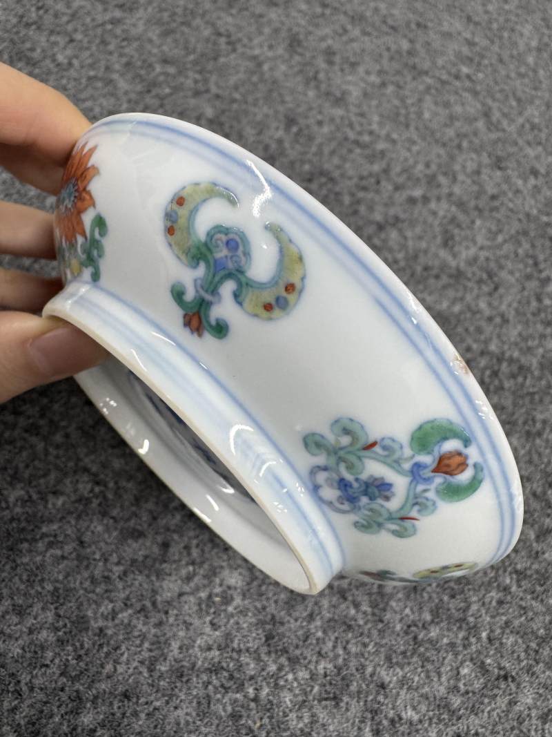 清雍正 鬥彩西番蓮紋盤一對 - 图22
