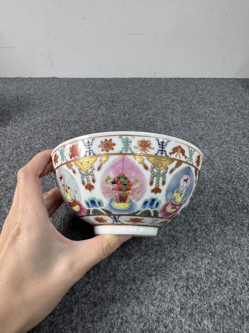 清道光 粉彩七珍八寶紋碗一對 - 图2