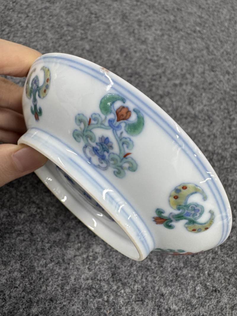 清雍正 鬥彩西番蓮紋盤一對 - 图23