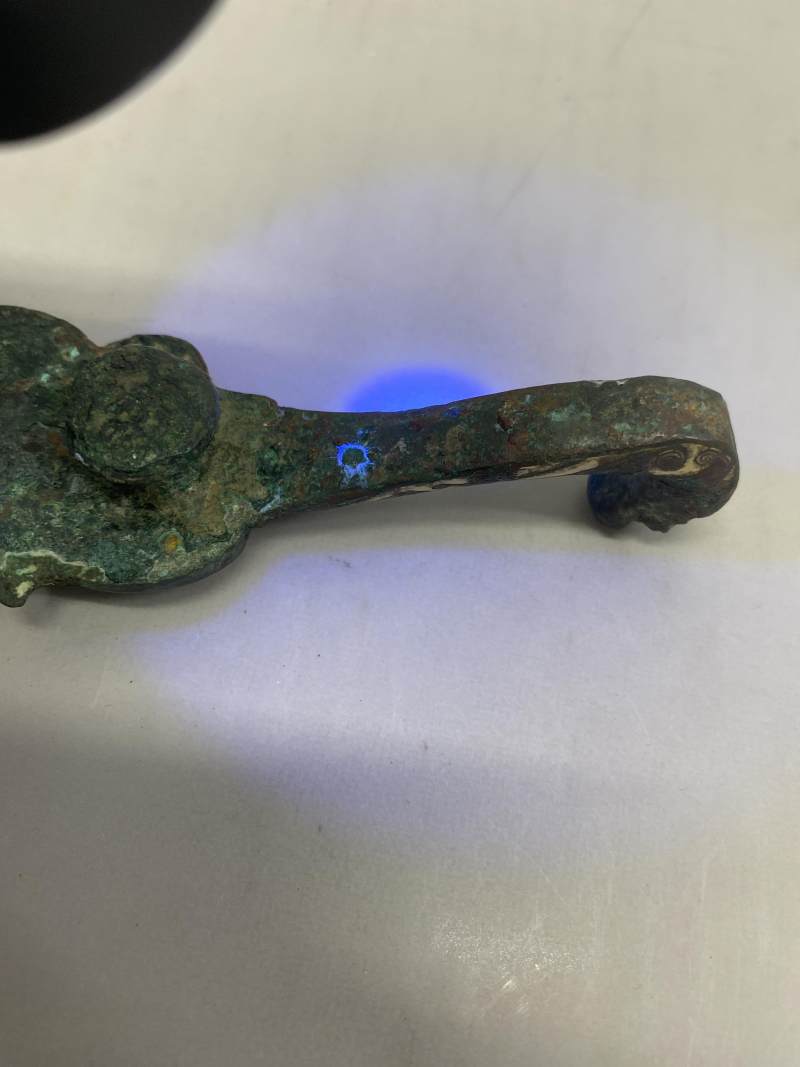 銅錯金螭虎紋嵌綠松石帶鉤 - 图16