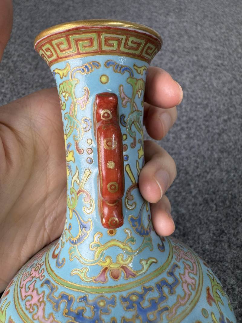清乾隆 松石綠地粉彩纏枝花卉紋瓶 - 图11