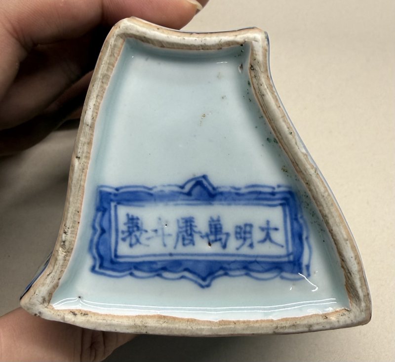 明萬曆 青花五彩人物紋蟋蟀罐 - 图9