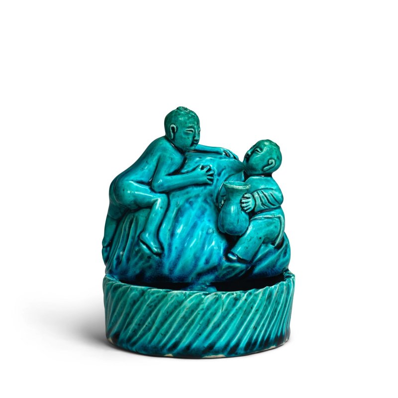 清康熙 孔雀藍釉童子紋筆洗 | A TURQUOISE-GLAZED BISCUIT 'BOYS' BRUSHWASHER