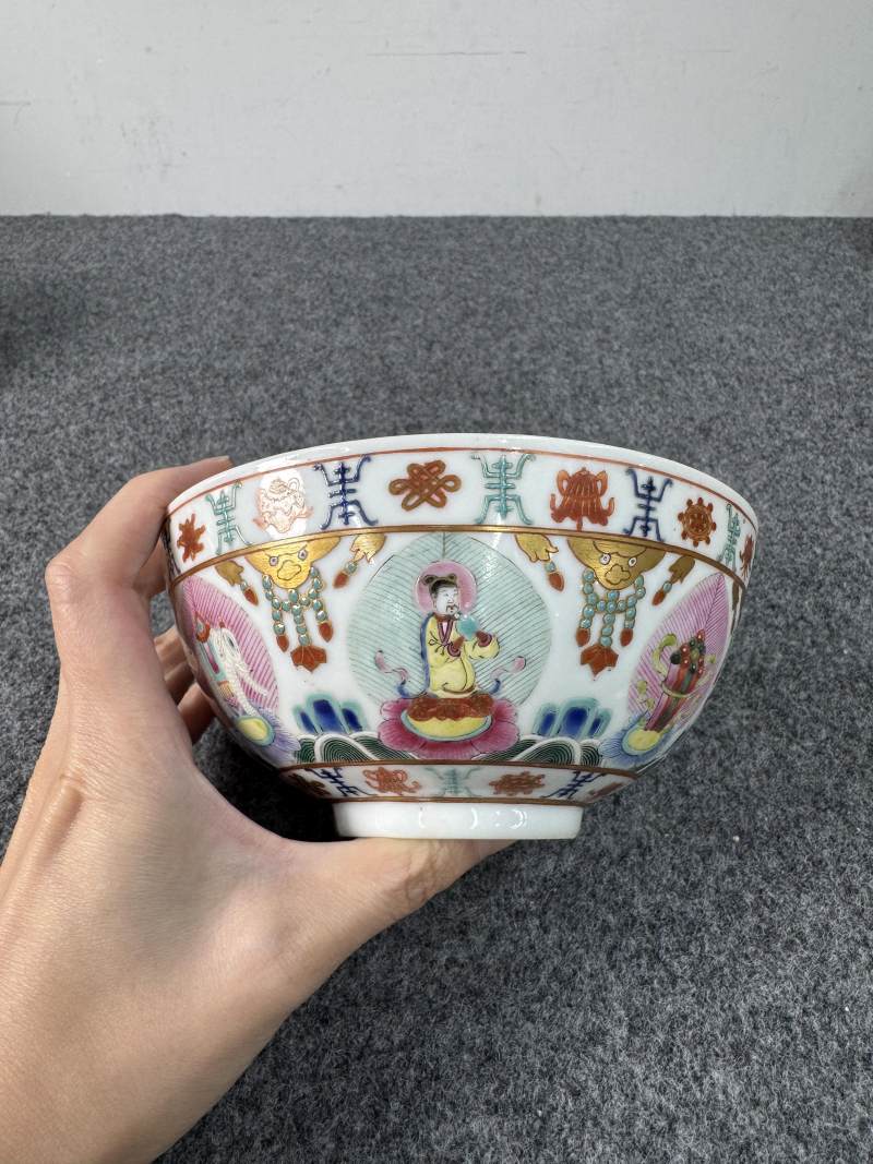 清道光 粉彩七珍八寶紋碗一對 - 图3