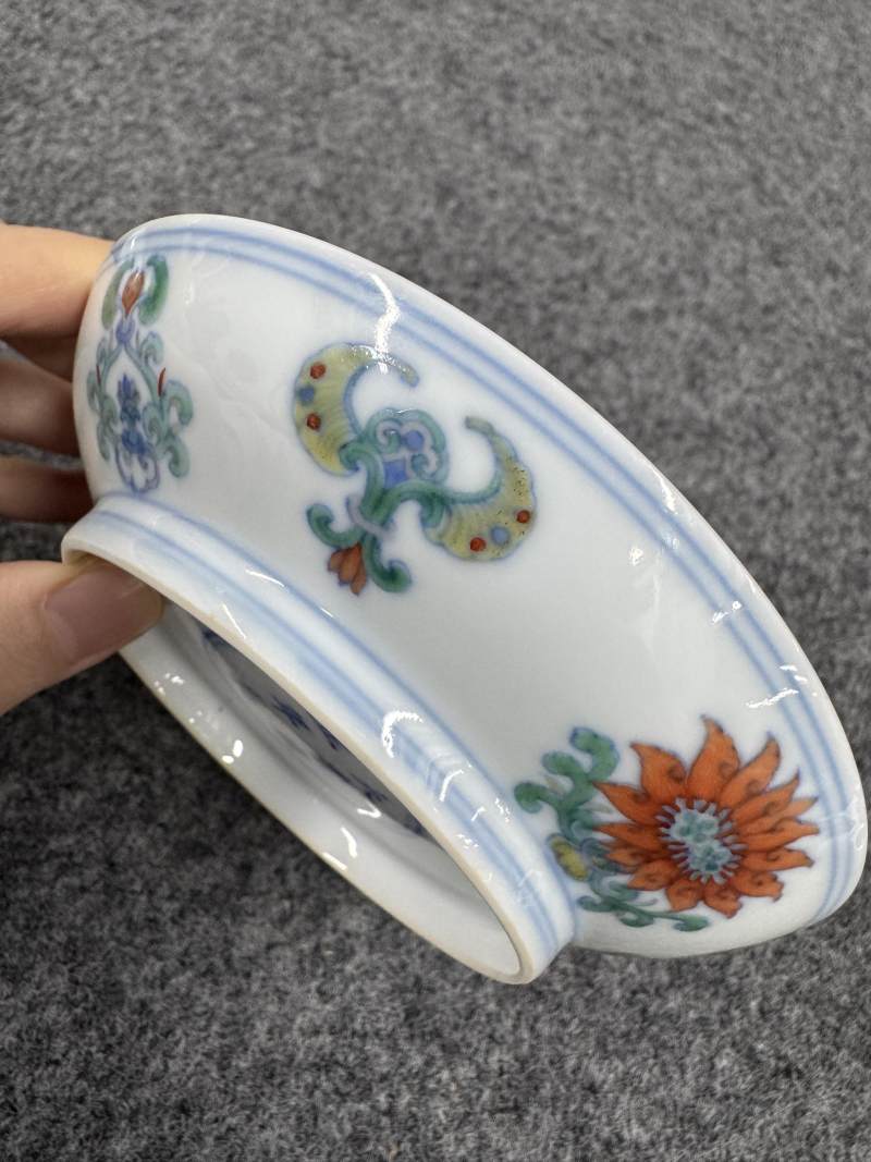 清雍正 鬥彩西番蓮紋盤一對 - 图24